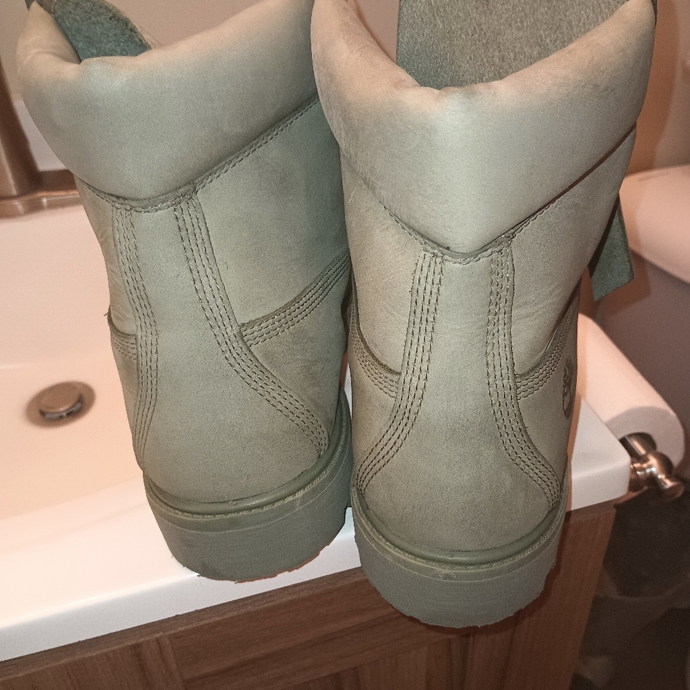 Size 12 men Green Timberland boots - Picture 4 of 7